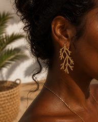 Pendientes Coral de acero inoxidable dorado Alma Diversa