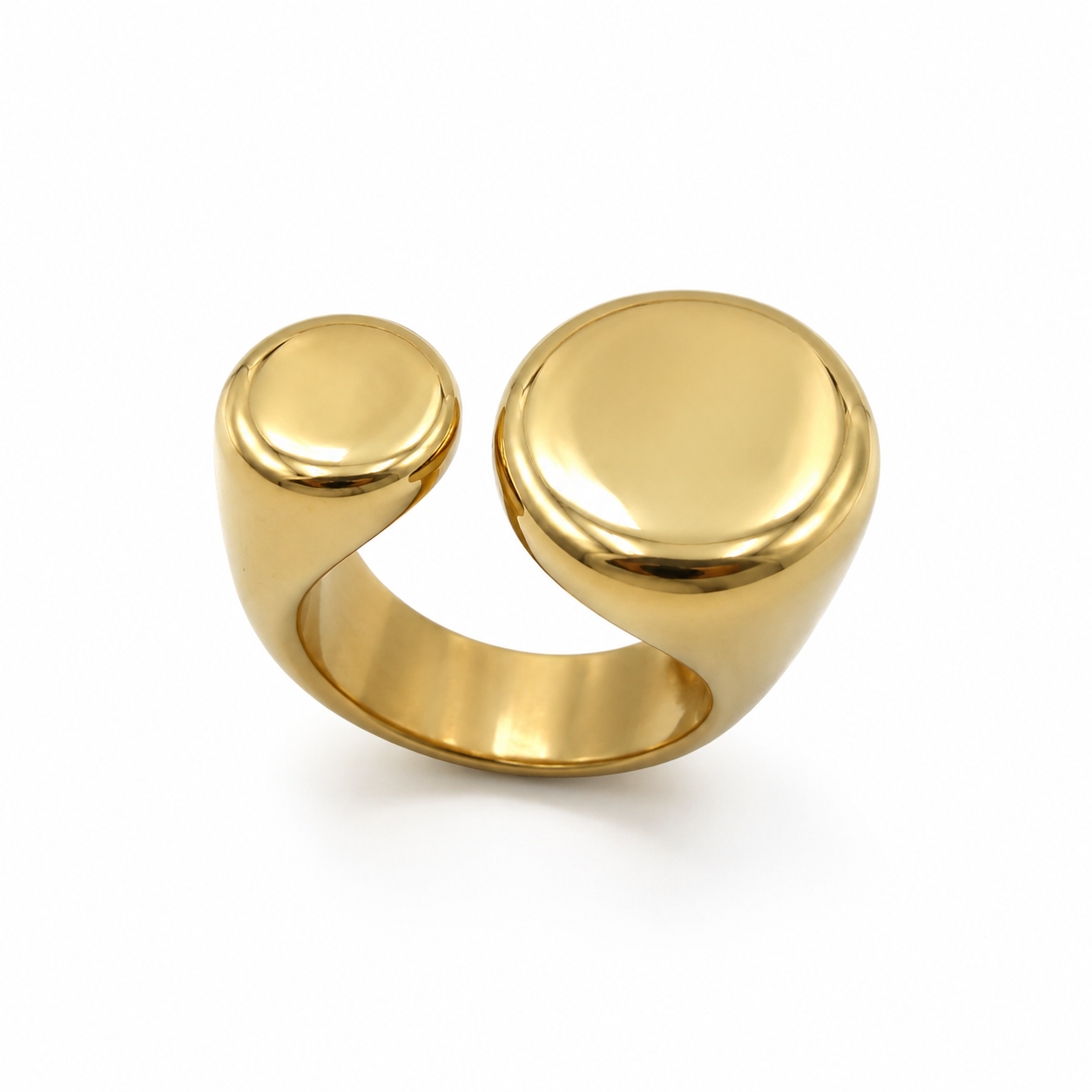 Anillo Norsu dorado con dos discos circulares de distinto tamaño