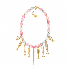 Collar Fish Parade de piedras rosas y azules con peces dorados