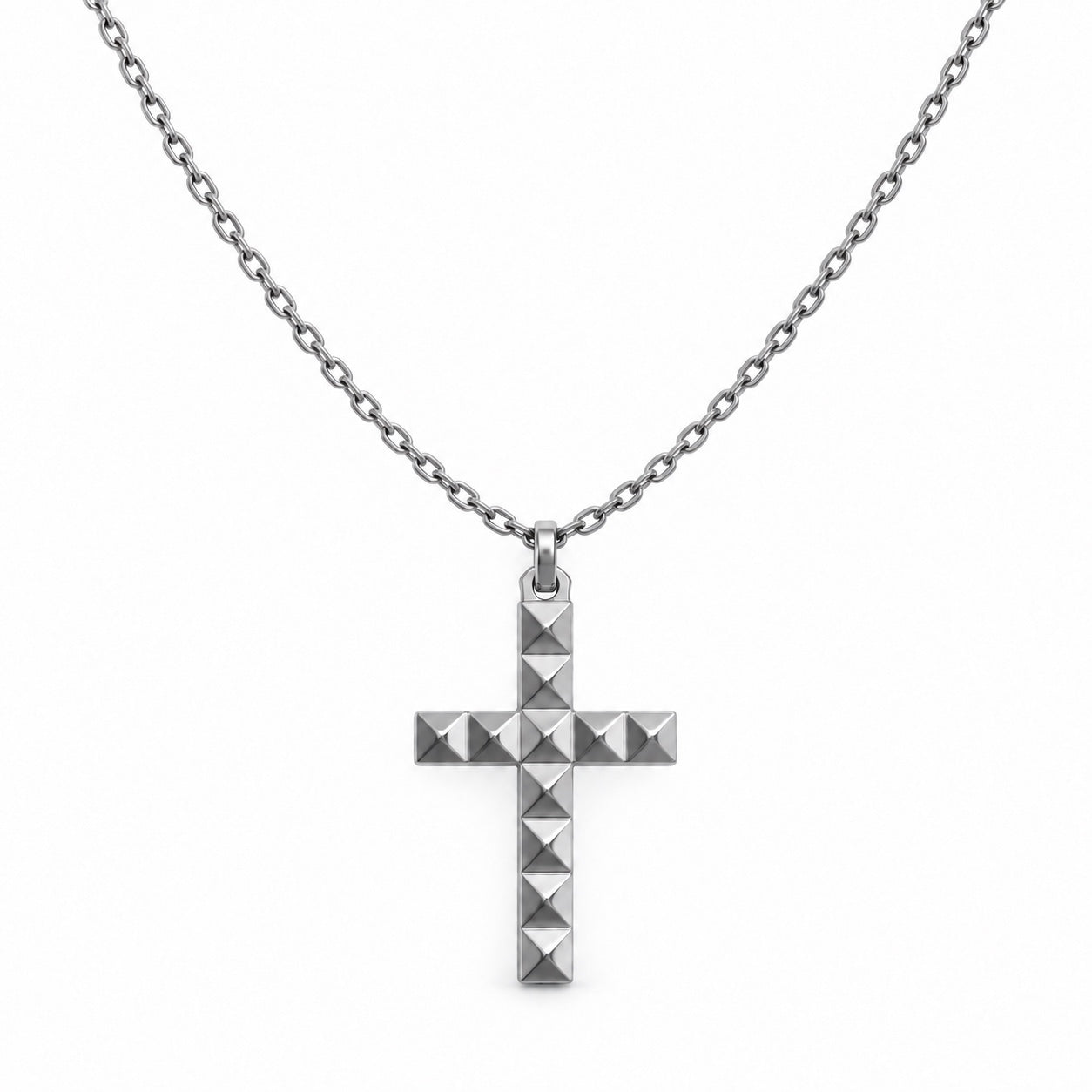 Collar Heresy de acero plateado con cruz de tachuelas y cadena de 50 cm