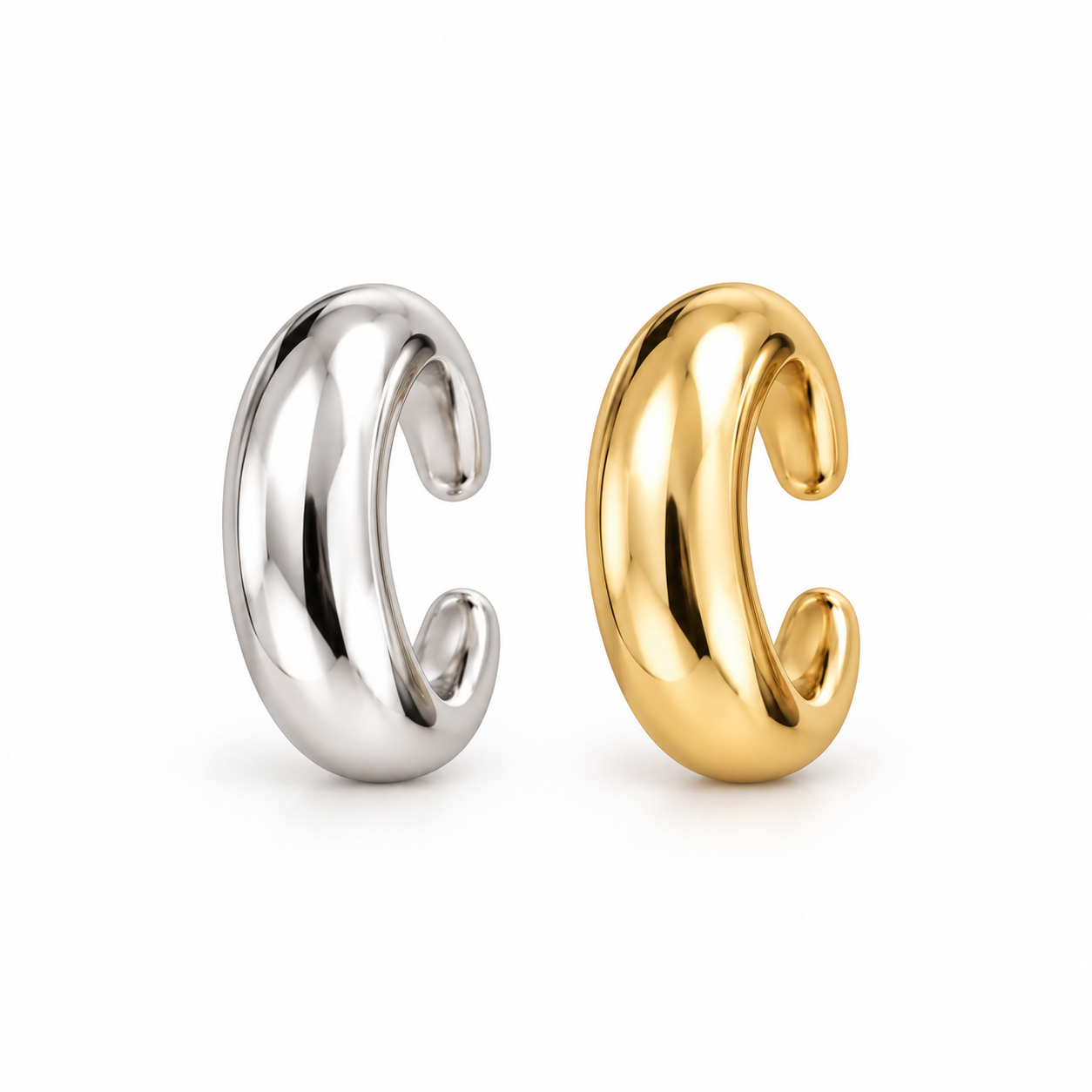 Earcuff Ímpetu dorado y plateado sobre fondo blanco. Se venden por unidad.