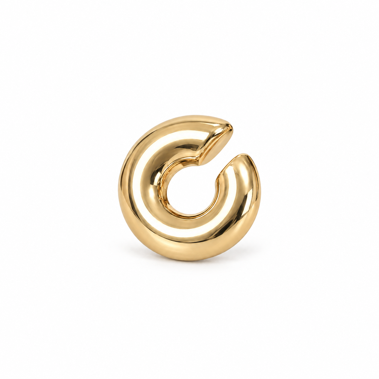 Earcuff maxi Voluta de acero dorado, forma redondeada abierta sobre fondo blanco