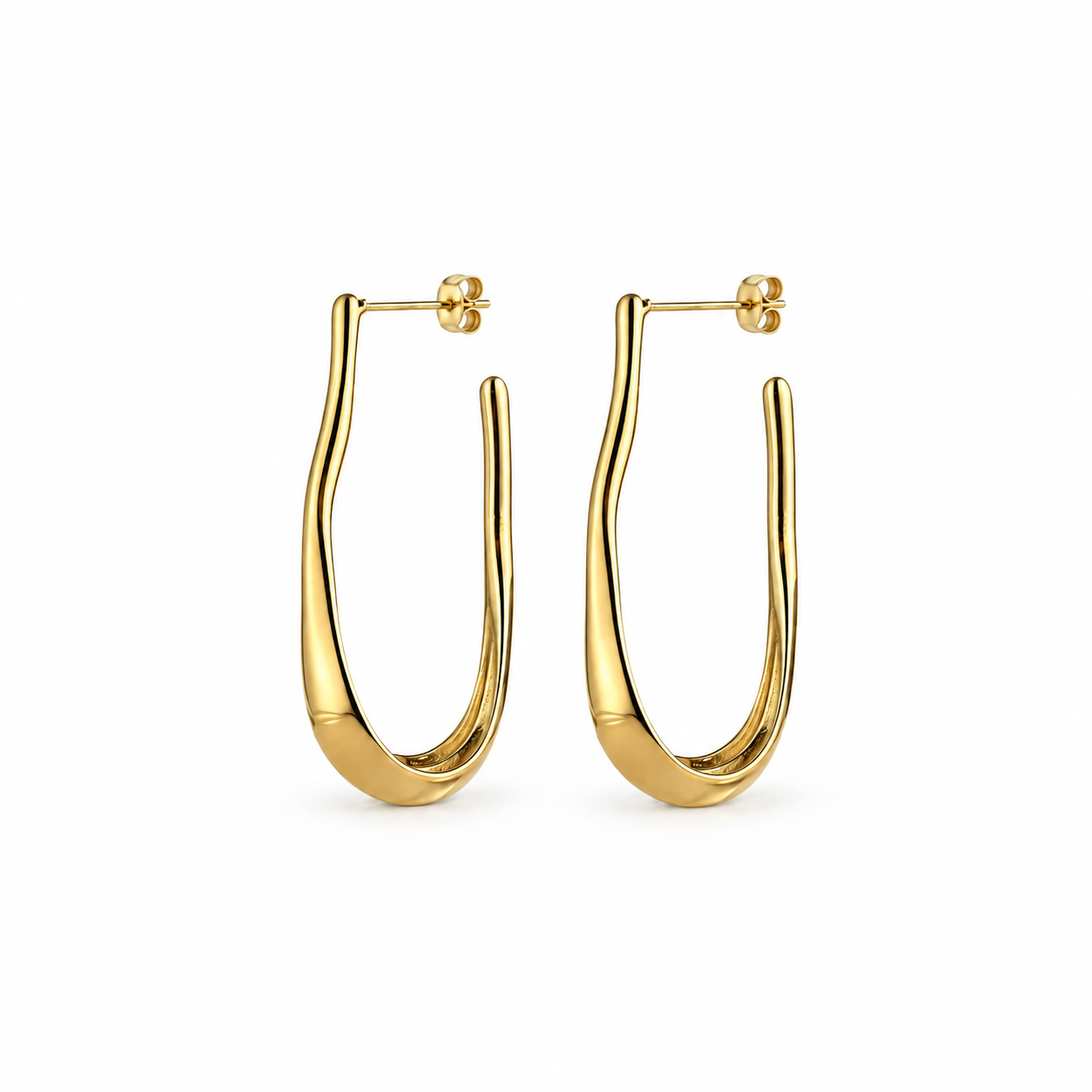 Pareja de pendientes Trazo dorados, aros alargados de 5 cm con tuercas de presión sobre fondo blanco