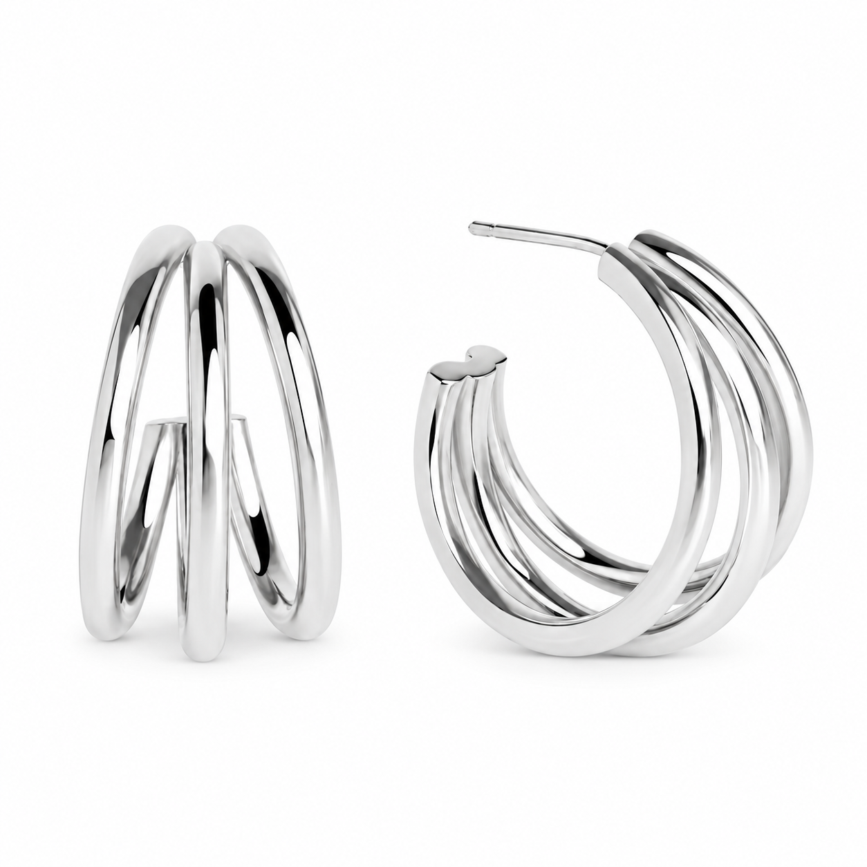 Pendientes Triple Flow plateados, pareja de tres aros sobre fondo blanco