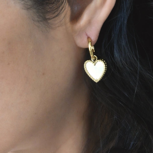 Pendientes Milk Heart de ALMADIVERSA, vista alternativa