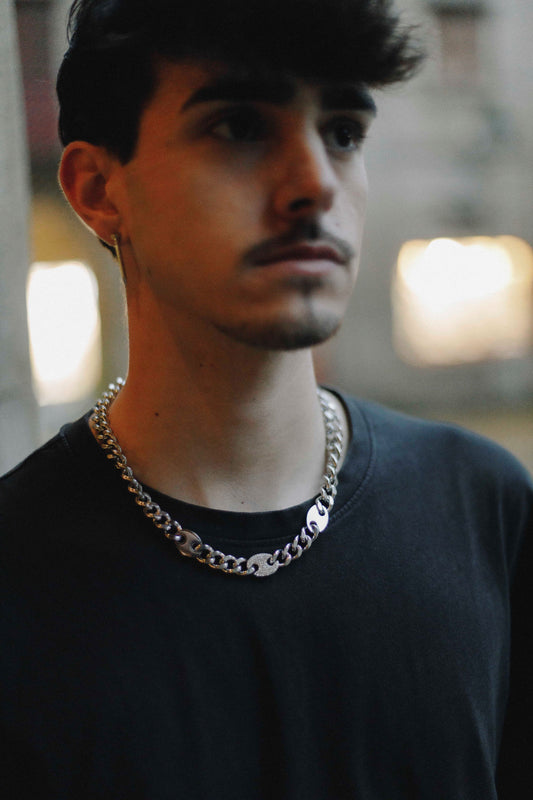 Collar Ironclad de ALMADIVERSA, vista alternativa
