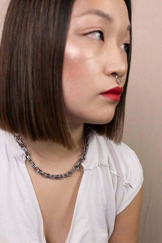 Collar Double Trouble de ALMADIVERSA, vista alternativa