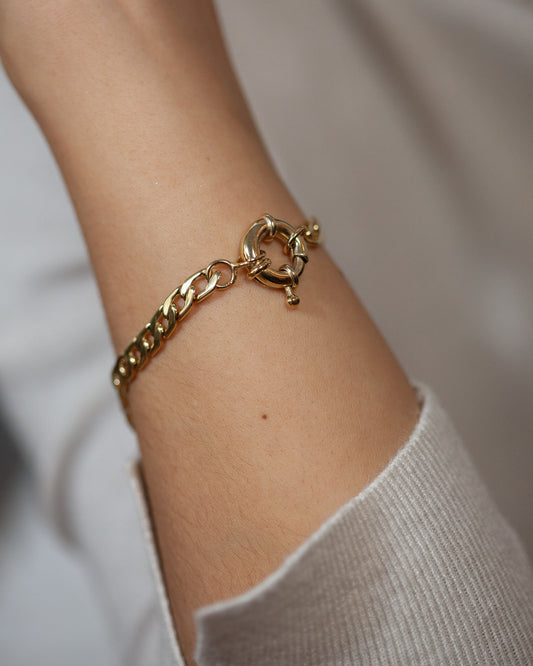 Detalle del cierre de reasa grande de la Pulsera Bárbara