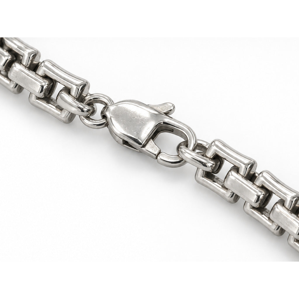 Detalle de la Pulsera Cruce Plata