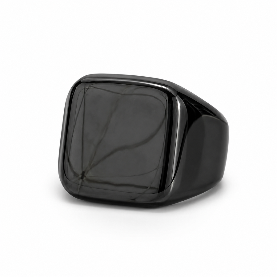 Anillo Night Shift pavonado negro, detalle del acabado