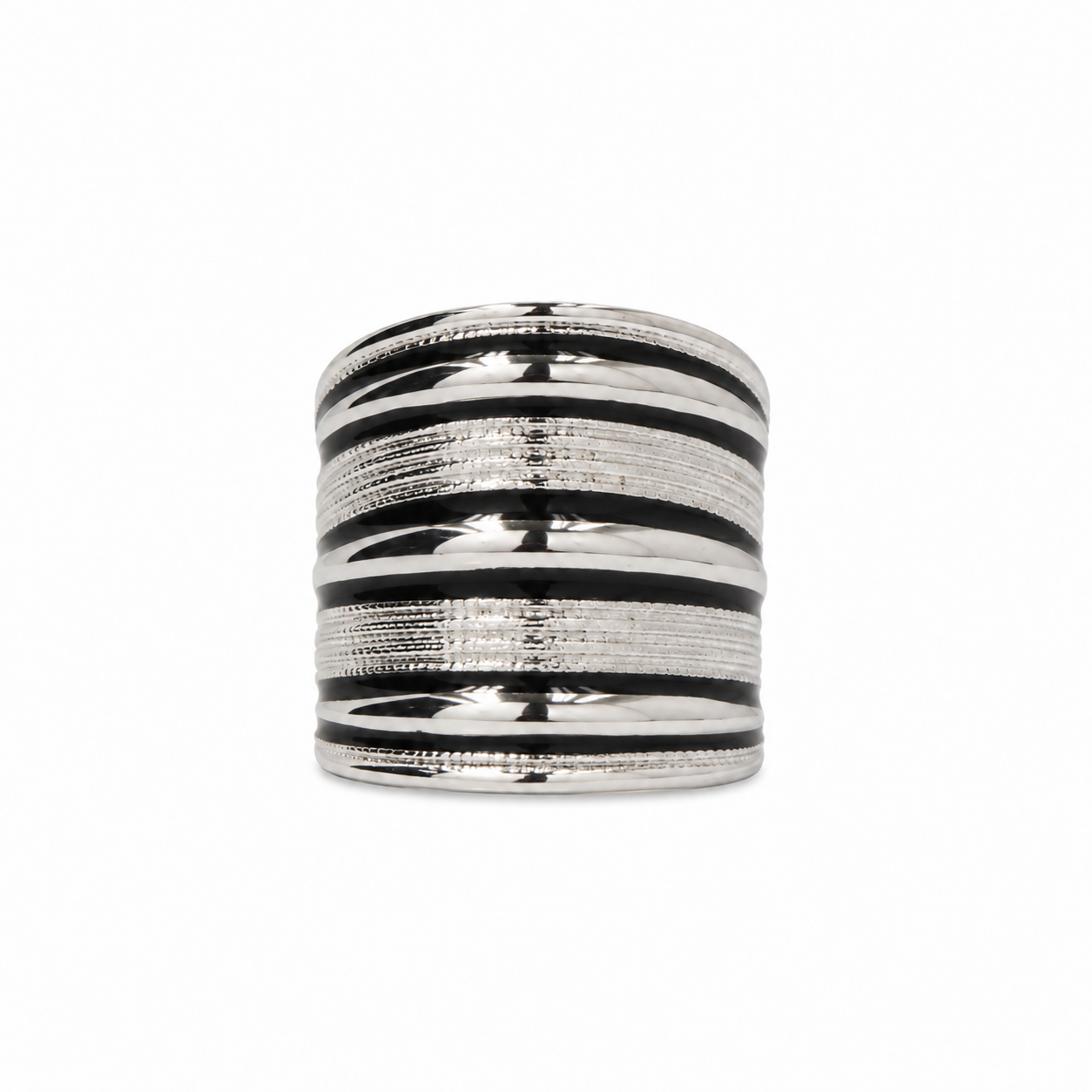 Anillo Estrato plateado ajustable con bandas lisas y texturizadas, vista frontal