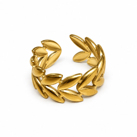 Anillo Laurel ajustable dorado de acero inoxidable 316L sobre fondo blanco
