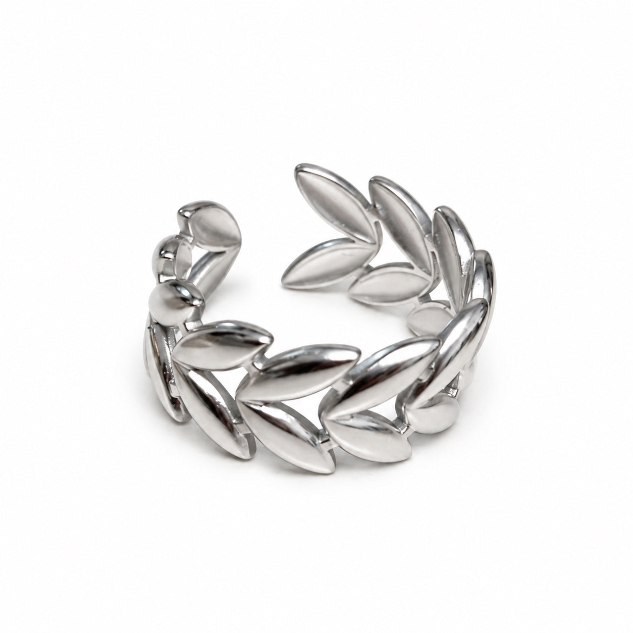 Anillo Laurel ajustable plateado de acero inoxidable 316L sobre fondo blanco