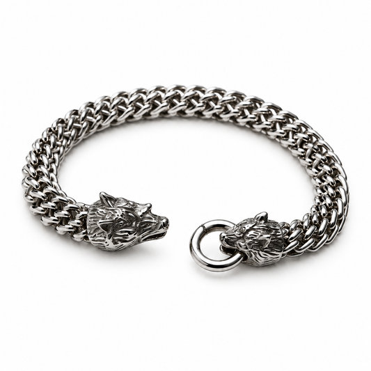 Pulsera Wolf Chain sobre fondo blanco
